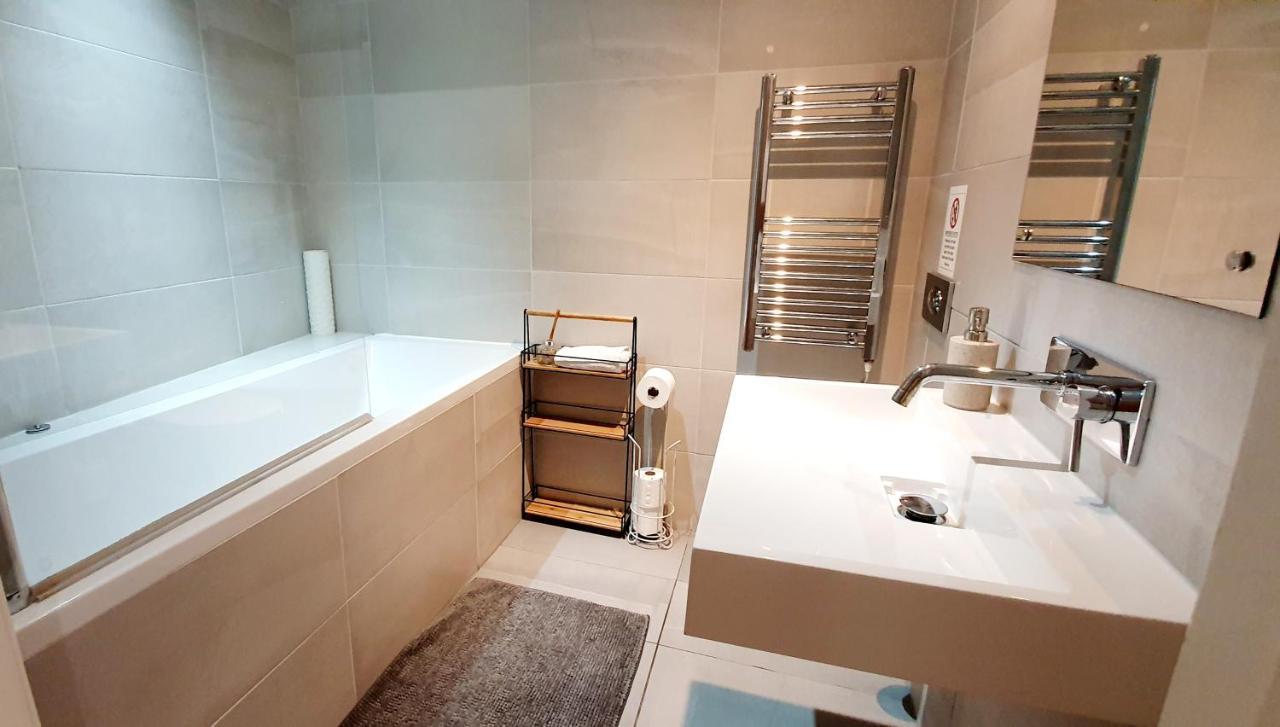 בורנמות' Superb 2 Beds 2 Baths New Apartment W/ Garden+Patio מראה חיצוני תמונה