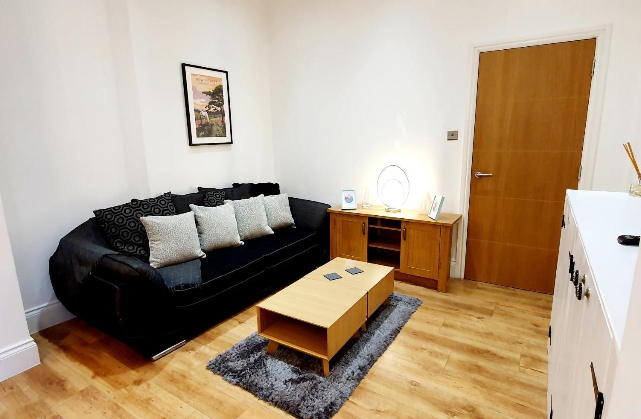 בורנמות' Superb 2 Beds 2 Baths New Apartment W/ Garden+Patio מראה חיצוני תמונה